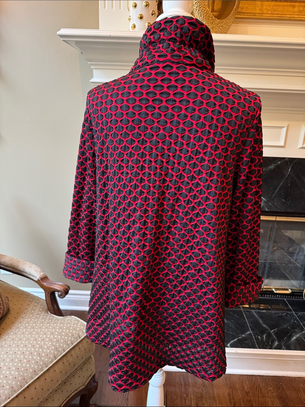 Women’s -Sz L- Red & Black Honeycombed Pattern Toggle Asymmetrical Jacket-Coat - Picture 2 of 11